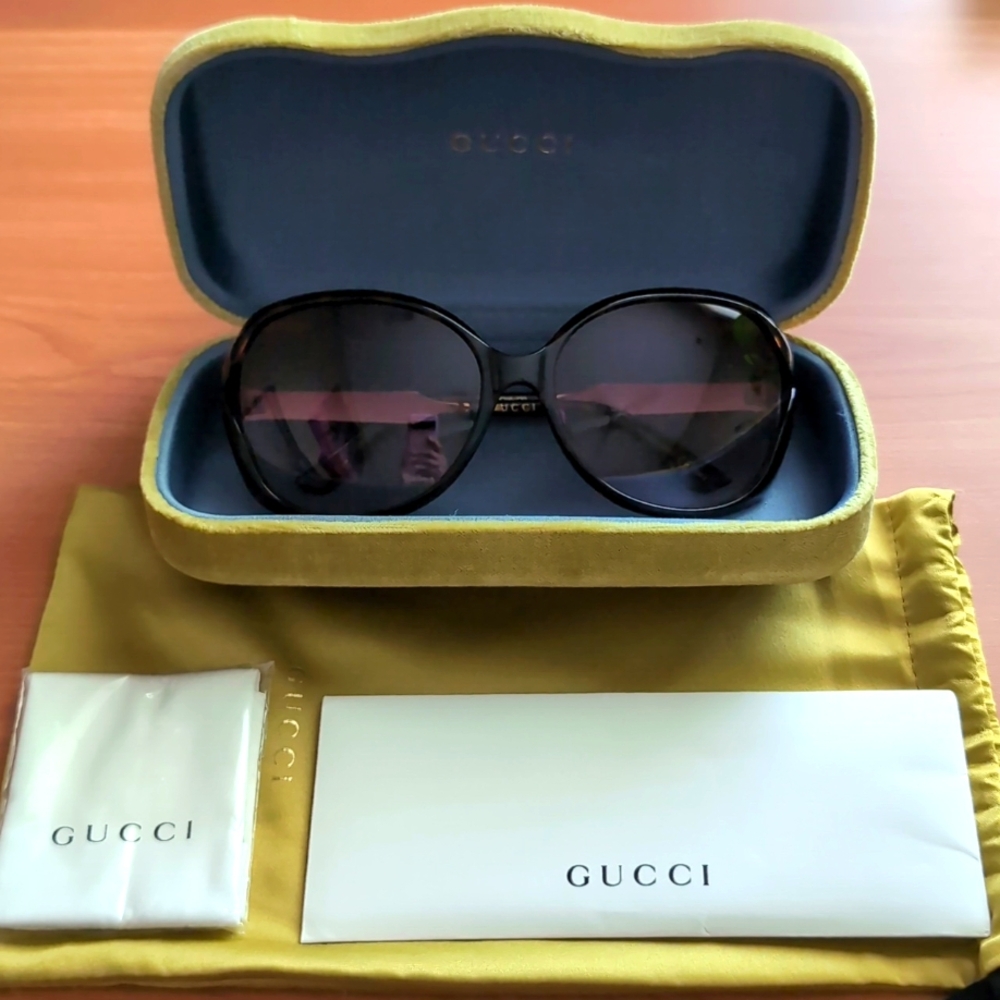GUCCI Sunglasses (GG0076S)